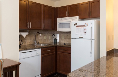Maumee Apartment | 2BR Queen Suite w/Full Kitchen | Free Breakfast
