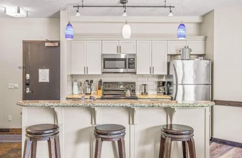 Canmore Apartment | 2BR Scenic Rockies Retreat BBQ Hot Tub and Pool