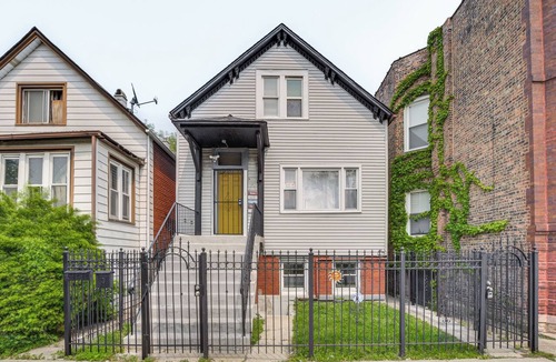 Woodlawn Apartment | 2MI to Obama Center - Pet-Friendly near UOC!
