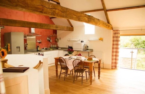 Usk Cottage | 3-4 bed Barn, open living space , pet friendly, rural, with easy access from M4