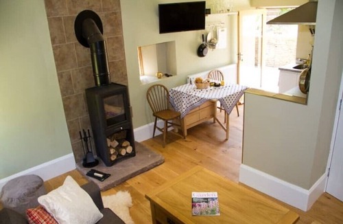 Usk Cottage | 3-4 bed Barn, open living space , pet friendly, rural, with easy access from M4