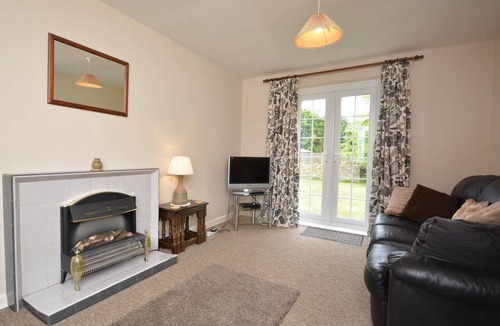 Belluton Cottage | 3 Bed in Bristol (oc-ivytt)