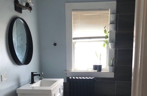 Roseland Apartment | 3 bedroom 1 Bath / private apt