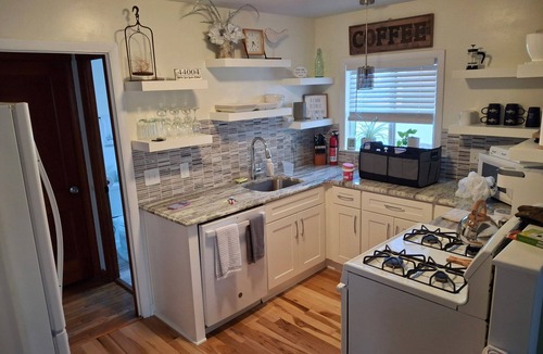 Edgewood House | 3-bedroom updated house in charming Ashtabula minutes from Lake Erie.