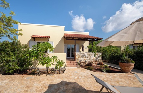 Akrotiri Villa | 3 Charming Villas in Enchanting Chorafakia with Private Pool