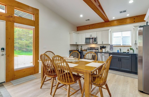 Bellaire Cabin | 3 Mi to Lake! Golfer's Oasis on Summit Course