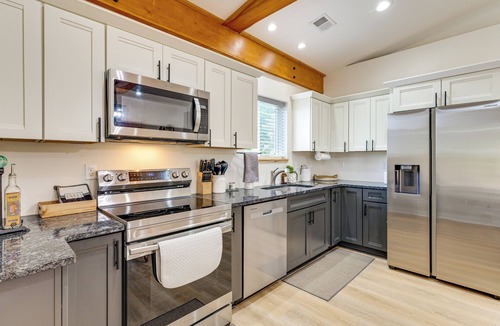 Bellaire Cabin | 3 Mi to Lake! Golfer's Oasis on Summit Course