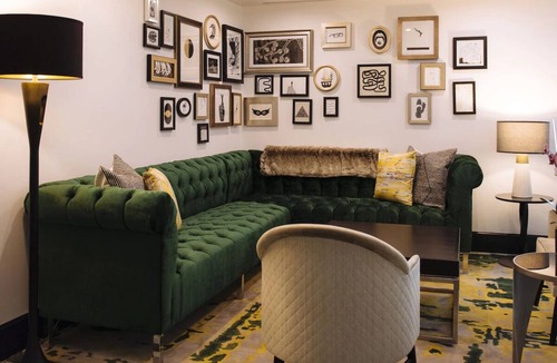 Norma Triangle Hotel | 3 Modern King Suite with Balcony, Hollywood Views and City Skyline Scenery