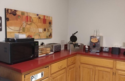 Charlotte Hotel | 3 Units | Charlotte, MI Stay | Near Downtown Attractions