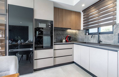 Plaka Villa | 300mt to Restaurants & Supermarkets *1km to Beach*Gym