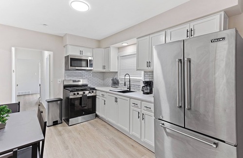 Dearborn Heights House | 3Bds-Wif-Fi -30+Day/Work-Friendly Spacefor travel