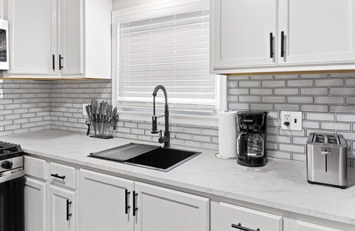 Dearborn Heights House | 3Bds-Wif-Fi -30+Day/Work-Friendly Spacefor travel