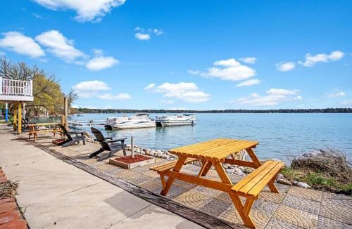 Mayfield House | 3BR Fife Lake Getaway with Fire Pit & Hot Tub