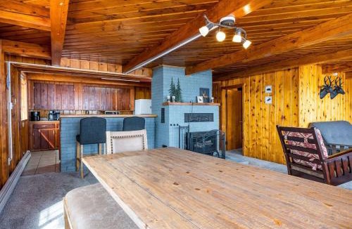 Mayfield House | 3BR Fife Lake Getaway with Fire Pit & Hot Tub