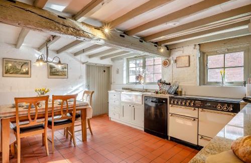 Alcester House | 4 Bed in Alcester oc-s30997