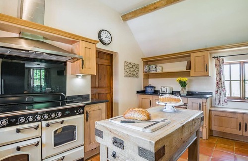 Tirley Cottage | 4 Bed in Gloucester (oc-41216)