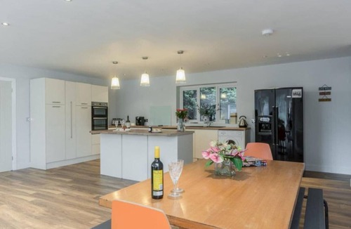 Henley-in-Arden House | 4 Bed in Henley-in-Arden (oc-l30381)