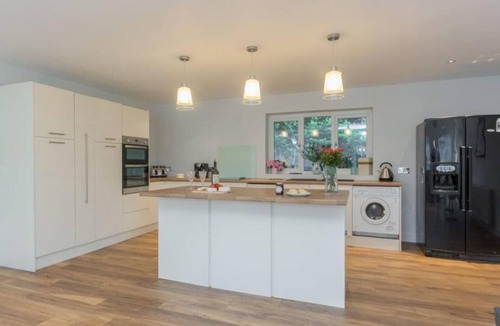 Henley-in-Arden House | 4 Bed in Henley-in-Arden (oc-l30381)