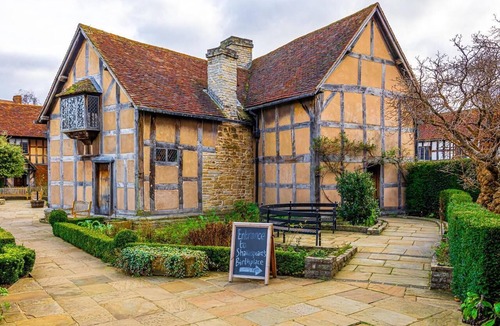Henley-in-Arden House | 4 Bed in Henley-in-Arden (oc-l30381)
