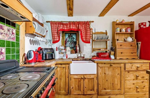 Lydney Cottage | 4 Bed in Lydney (oc-55969)