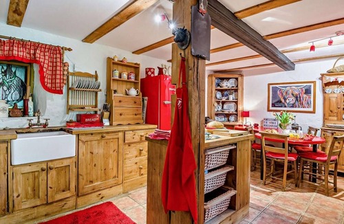 Lydney Cottage | 4 Bed in Lydney (oc-55969)