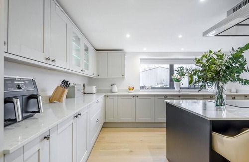 Pershore Cottage | 4 Bed in Penshore (oc-t34672)