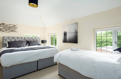 Stanton Drew House | 4 bed with Hot tub, games room.