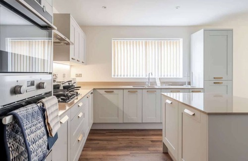 Stoke Gifford House | 4 Bedroom Contractor & Family Home in Bristol