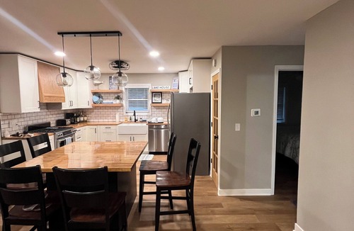 Town of Pines House | 4 Bedroom Sandy Pines Retreat centrally located