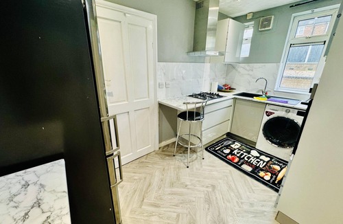 Iverley House | 4 Bedrooms Full House Stourbridge Birmingham