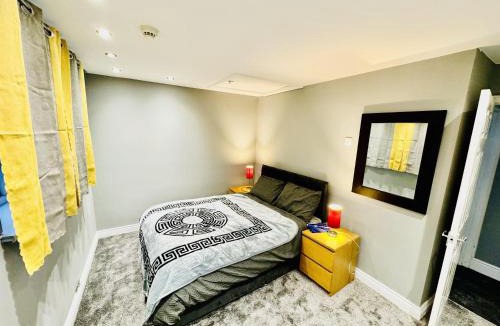 Iverley House | 4 bedrooms Full house Stourbridge Birmingham