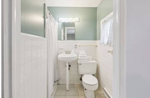 Shields Hotel | 4 Budget-Friendly Rooms Within Walking Distance of Local Restaurants