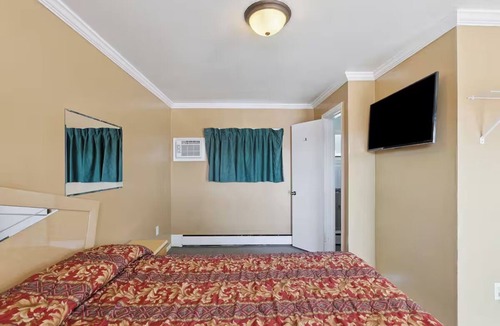 Shields Hotel | 4 Budget-Friendly Rooms Within Walking Distance of Local Restaurants