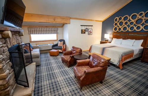 Mammoth Lakes Hotel | 4 Relaxing Mountain View Units Near Trails & Mammoth Ski Areas for Getaways!