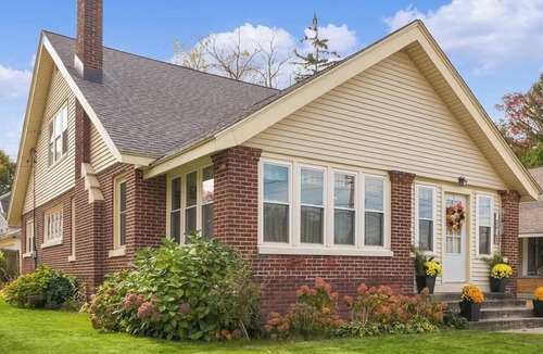 John Ball Park House | 5-Bed 3 bath near GR Medical & Business Districts