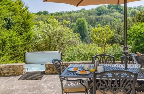 Inchbrook Cottage | 5 Bed in Minchinhampton (oc-h32022)