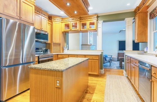 Grand Junction House | 5 bedroom on Saddle Lake, Luxury retreat