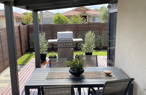 Safety Beach House | 5 minute walk to Beach and close to Dromana