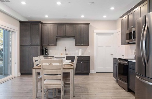 Traverse City Condo | 🌆 539 Bay St Downtown Lakeview Condo | 204E - Waterfront, Free Parking, Moments from festival grounds