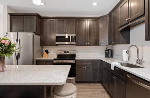 Traverse City Condo | 🌆 539 Bay St Downtown Lakeview Condo | 403E - Waterfront, Free Parking, Moments from festival grounds