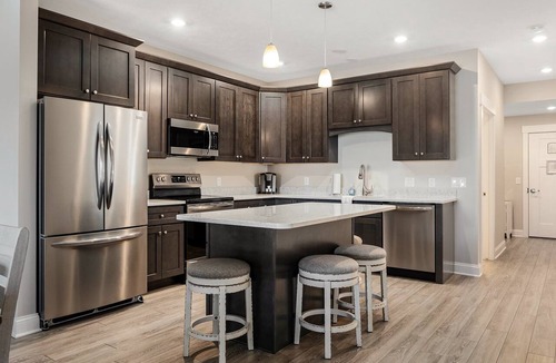 Traverse City Condo | 🌆 539 Bay St Downtown Lakeview Condo | 301W - Waterfront, Free Parking, Moments from festival grounds