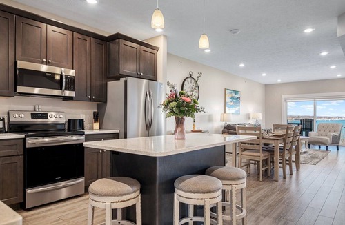 Traverse City Condo | 🌆 539 Bay St Downtown Lakeview Condo | 301W - Waterfront, Free Parking, Moments from festival grounds