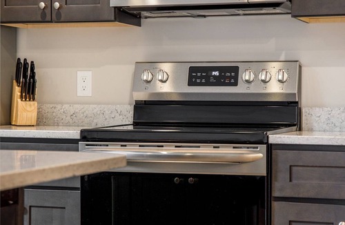 Traverse City Condo | 🌆 539 Bay St Downtown Lakeview Condo | 301W - Waterfront, Free Parking, Moments from festival grounds