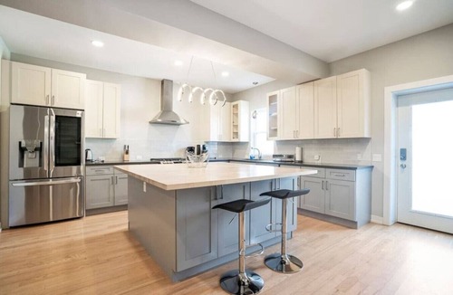 Logan Square House | 5BR/4BA Modern SFH Logan Square!