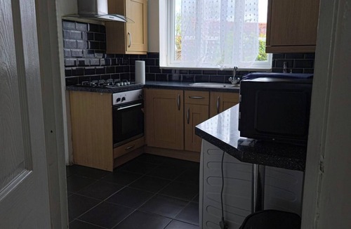 Filton House | 6 Bed House Sleeps 13 - Private Garden