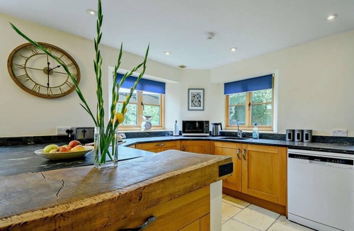Lechlade Cottage | 6 Bed in Lechlade (oc-93251)