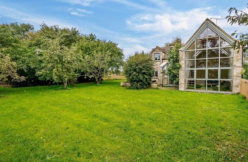 Lechlade Cottage | 6 Bed in Lechlade (oc-93251)