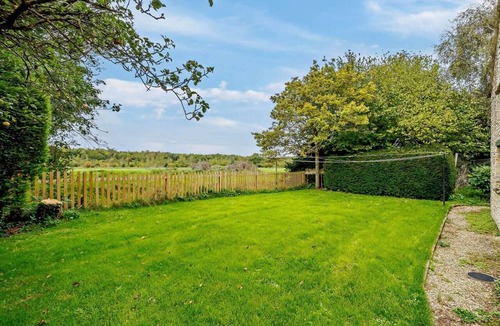 Lechlade Cottage | 6 Bed in Lechlade (oc-93251)