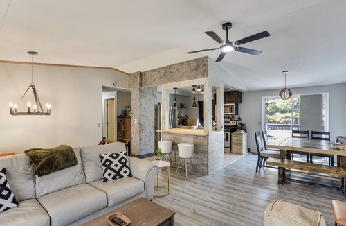 Toledo House | 6 Mi to Dtwn Toledo! Family-Friendly Haven w/Deck