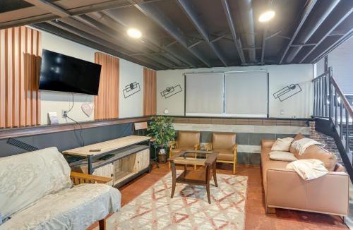 Toledo House | 6 Mi to Dtwn Toledo! Family-Friendly Haven w/Deck